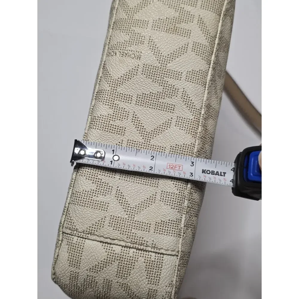 Michael Kors Jet Set Travel Signature Logo Messenger Bag - Color cream
